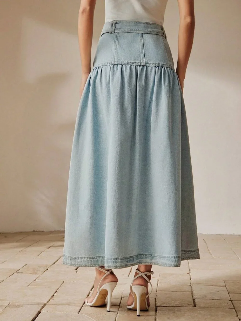 Light Wash Casual Women's Elegant Button Up Denim Waist Maxi Skirt With Belt - Picture 2 of 6